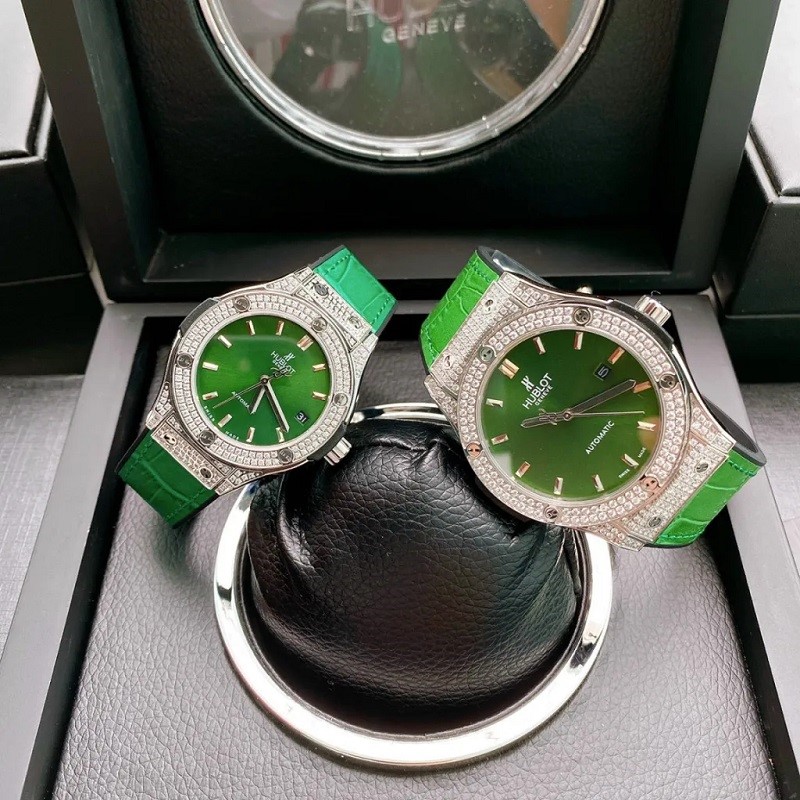 Mẫu đồng hồ Hublot máy cơ Nhật super fake mặt xanh lá độc lạ